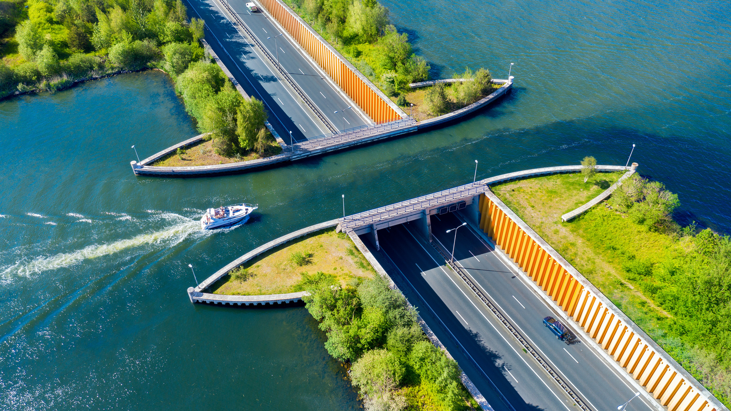 Yachts always have the right of way in the Netherlands, here is one of the many yacht bridges over the Dutch highway. 